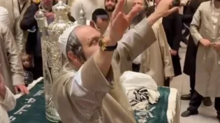 כשכל הנשמה רוקדת: הרב שלום ארוש בשמחת תורה - רגע שלא תשכחו
