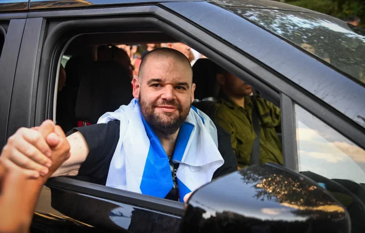 איתן הורן חוזר מהשבי 