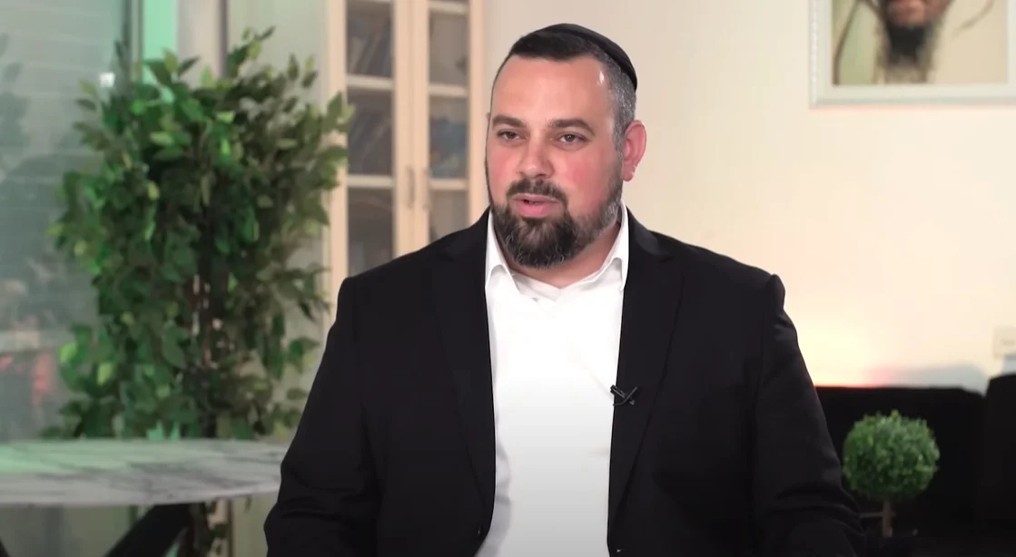 "עזבתי קריירה ביטחונית סודית כדי ללמוד תורה" | הסיפור המדהים של הרב אדם ווקנין