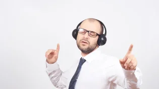 כך מוזיקה ושירה פשוטה יכולים לשמור על המוח שלכם ולחזק את הנפש