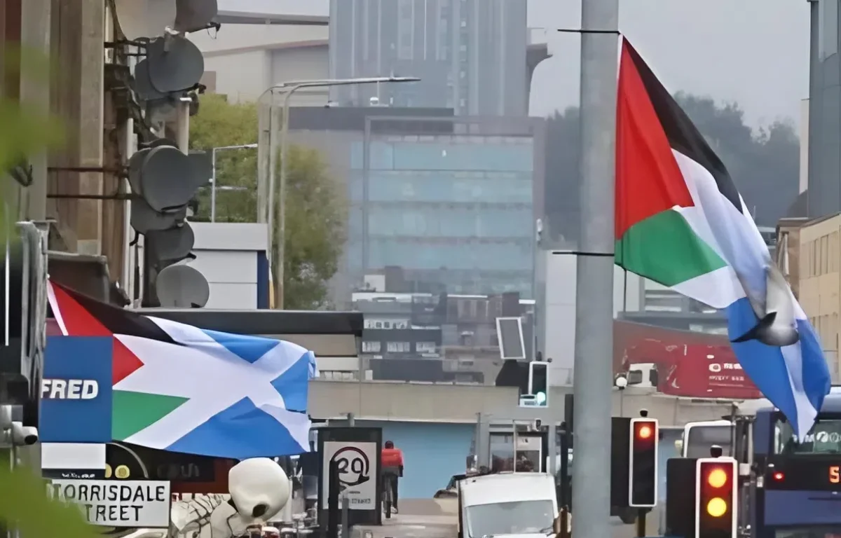 "זה לא דגל - זו פרובוקציה": סקוטלנד סוערת בגלל הדגלים החדשים