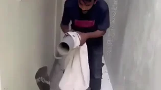 זה לא משחק: הבחור שתפס קוברה בידיים חשופות