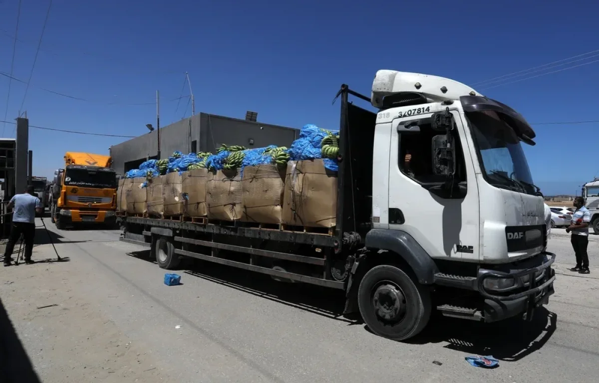 לאחר פטירתם של שני לוחמי צה"ל - מאות משאיות סיוע נכנסו לעזה