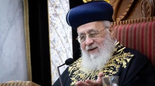 מרן הרב יצחק יוסף בפסק הלכה: האם מותר לקנות תשמישי קדושה ממעשר כספים?