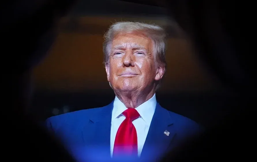 טראמפ מאיים בחמאס: "יכולים לחסל את החמאס בשתי דקות" טראמפ מאיים בחמאס: "יכולים לחסל את החמאס בשתי דקות"