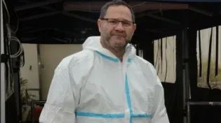 "אני בוכה איתם": הרופא שמלווה את משפחות הנרצחים ברגע הכי כואב בחייהן