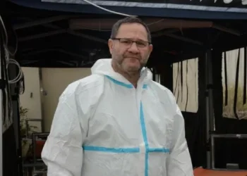 "אני בוכה איתם": הרופא שמלווה את משפחות הנרצחים ברגע הכי כואב בחייהן