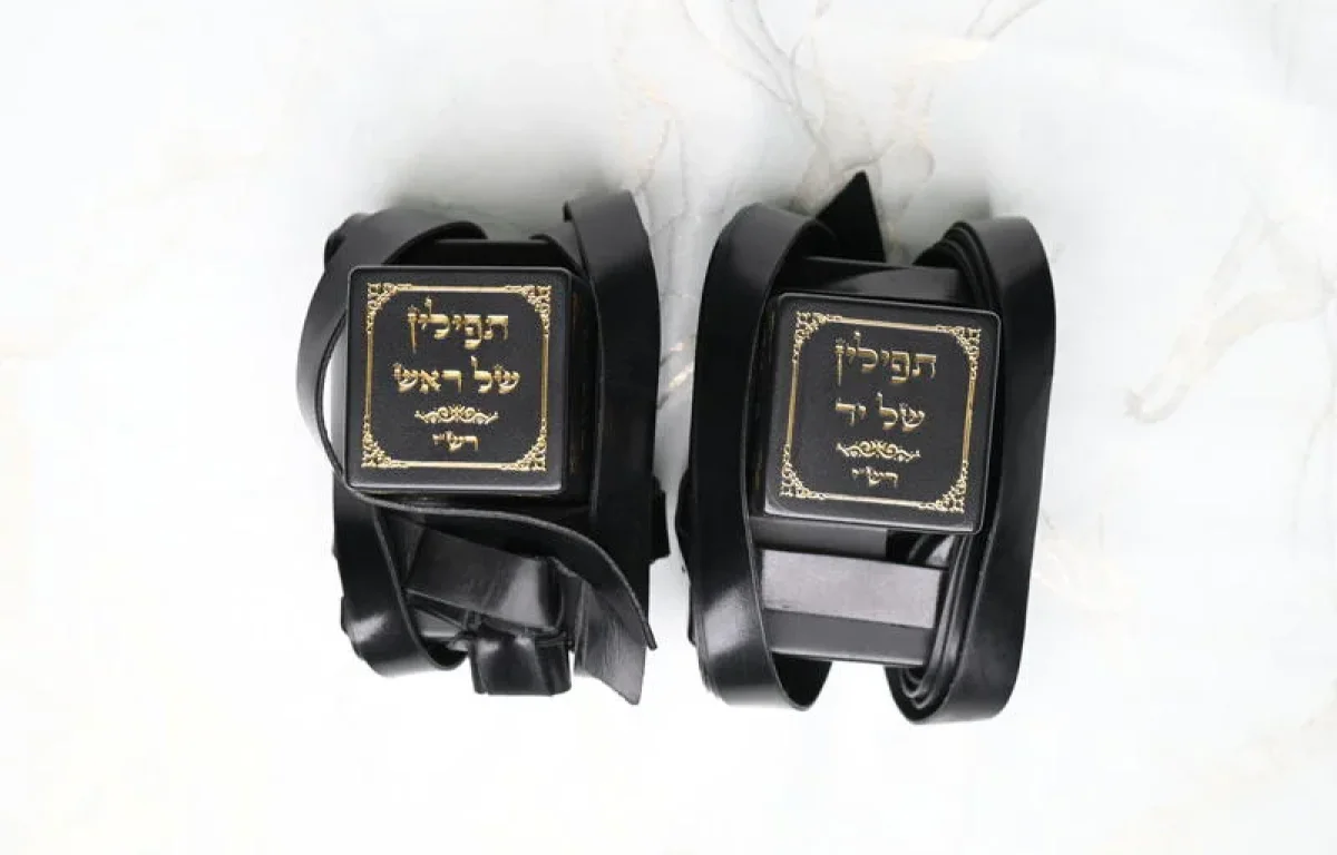 7 שנים לאחר שאבדו בנמל התעופה בניו יורק: זוג תפילין נמצא על ידי גויה