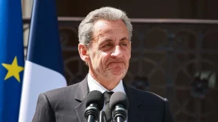 נשיא צרפת בילה את הלילה הראשון בכלא