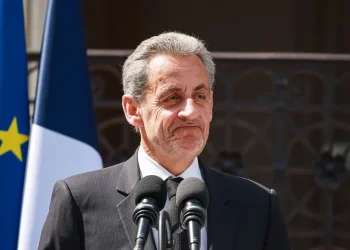 נשיא צרפת בילה את הלילה הראשון בכלא