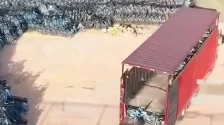 הסרטון שלא תצליחו להפסיק לראות: "בית קברות" ענק לאופניים