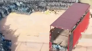 הסרטון שלא תצליחו להפסיק לראות: "בית קברות" ענק לאופניים