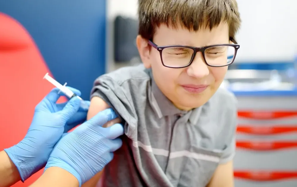 מה ההבדל בין חיסון שפעת בזריקה לחיסון בתרסיס, ומה הכי מתאים לילד שלך? מה ההבדל בין חיסון שפעת בזריקה לחיסון בתרסיס, ומה הכי מתאים לילד שלך?