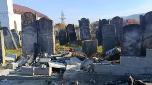 רמיסת הדורות: אלמונים השחיתו את ציון מייסד חסידות ויז'ניץ