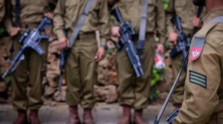 ביקשו מהרב הזה להעביר הרצאה לחיילות, אבל היה לו תנאי אחד