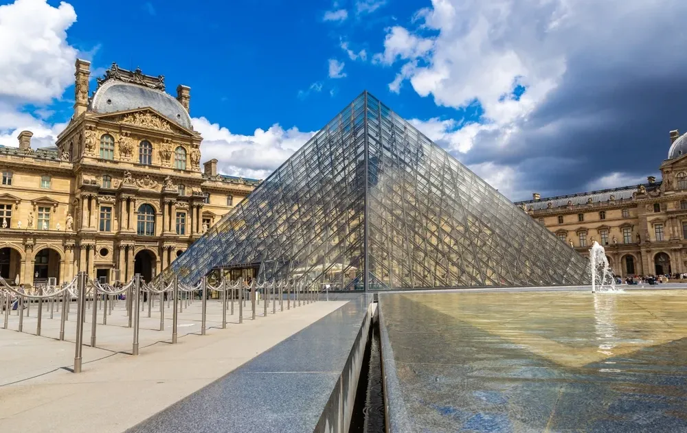 הדרמה בצרפת נמשכת: שני חשודים ב"שוד המאה" נעצרו הדרמה בצרפת נמשכת: שני חשודים ב"שוד המאה" נעצרו