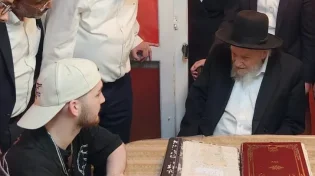 בר קופרשטיין נפגש עם מנהיג עולם התורה: "תודה בזכות התפילות שלכם זכיתי להשתחרר, אם לא התפילות, יכולתי להישאר עדיין שם"