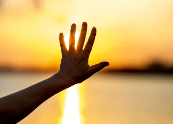 למה אסור להסתכל יותר מדי על המציאות, גם כשכואב?