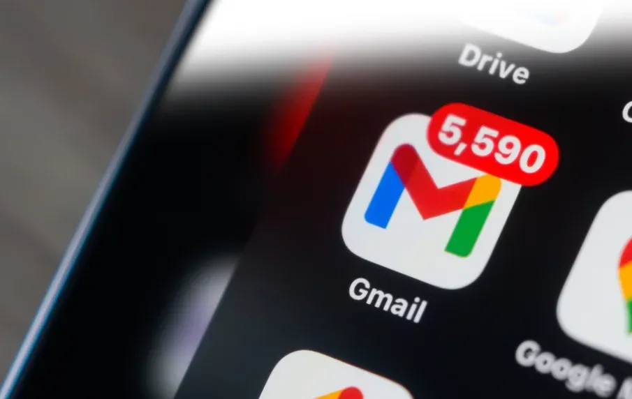 בלי פריצה, בלי סיסמה - ועם גישה למידע רגיש: כך ג'ימייל שולח לכם מיילים של אחרים