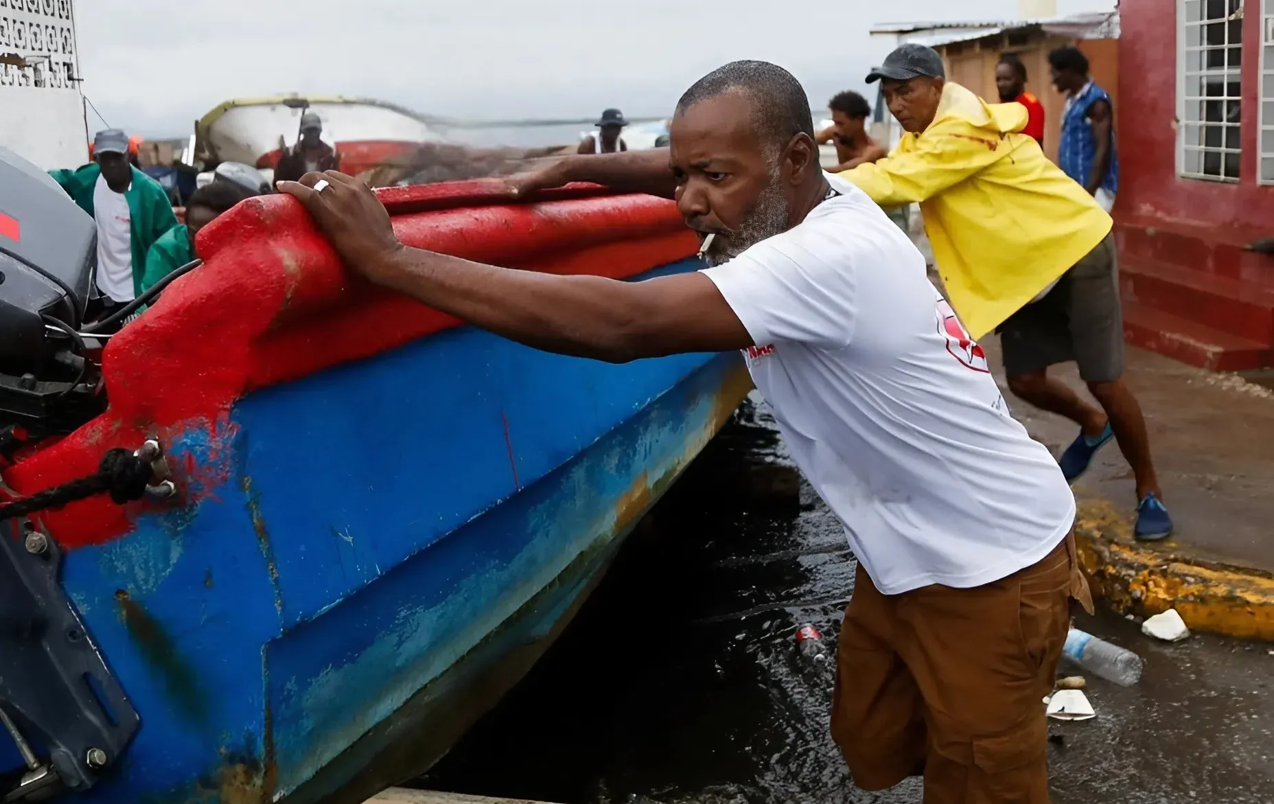 "אנחנו על סף אסון הומניטרי": סופת-העל מכה בקריביים