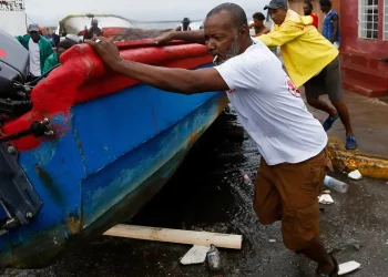 "אנחנו על סף אסון הומניטרי": סופת-העל מכה בקריביים