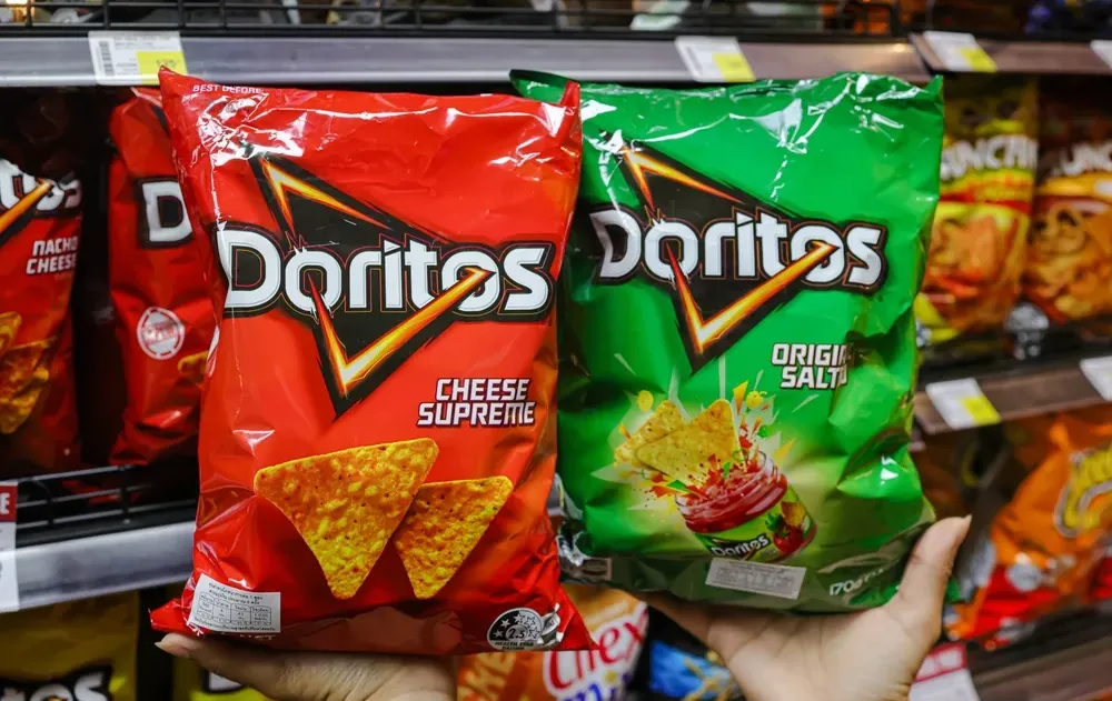 אזיקים בגלל שקית חטיפים: התראת שווא של בינה מלאכותית הובילה לעימות משטרתי מול תלמיד תיכון