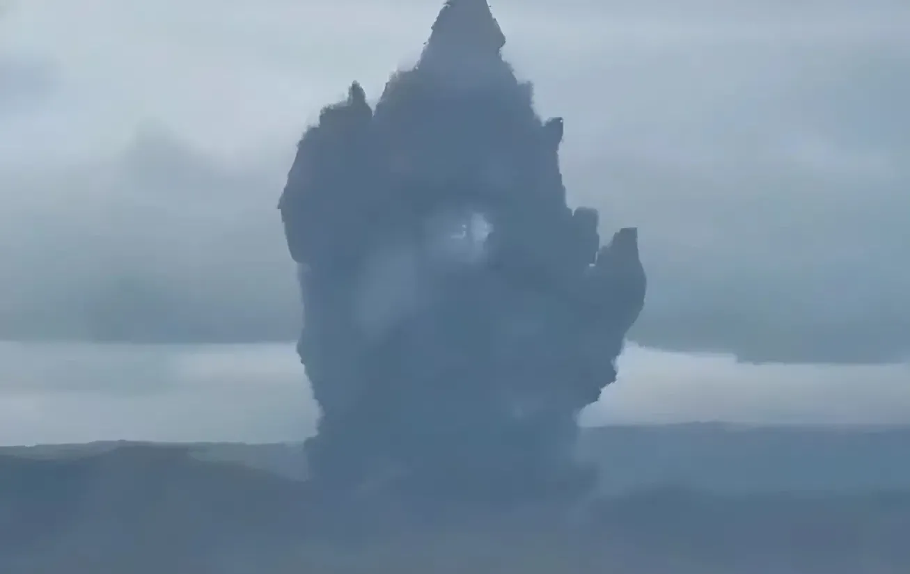 "הַמַּשְׁקִיף לָאָרֶץ וַתִּרְעָד": הר געש טאאל התפרץ - ומזכיר לנו מי באמת מושל בטבע