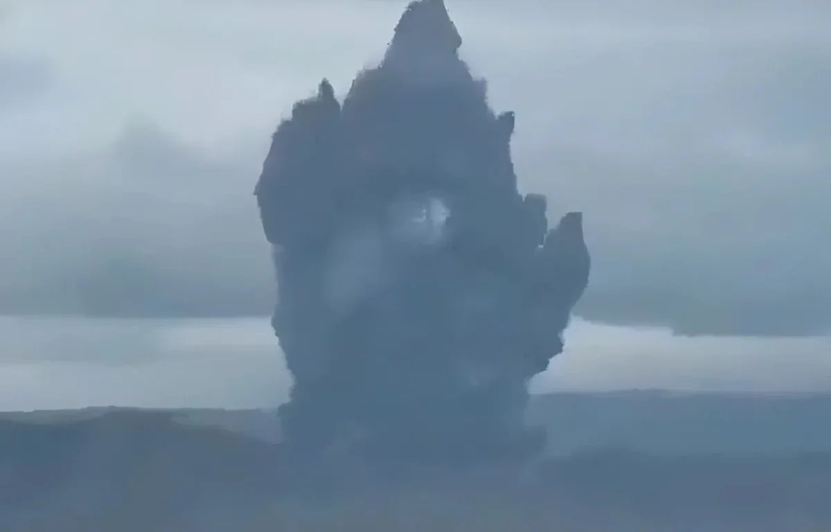 "הַמַּשְׁקִיף לָאָרֶץ וַתִּרְעָד": הר געש טאאל התפרץ - ומזכיר לנו מי באמת מושל בטבע