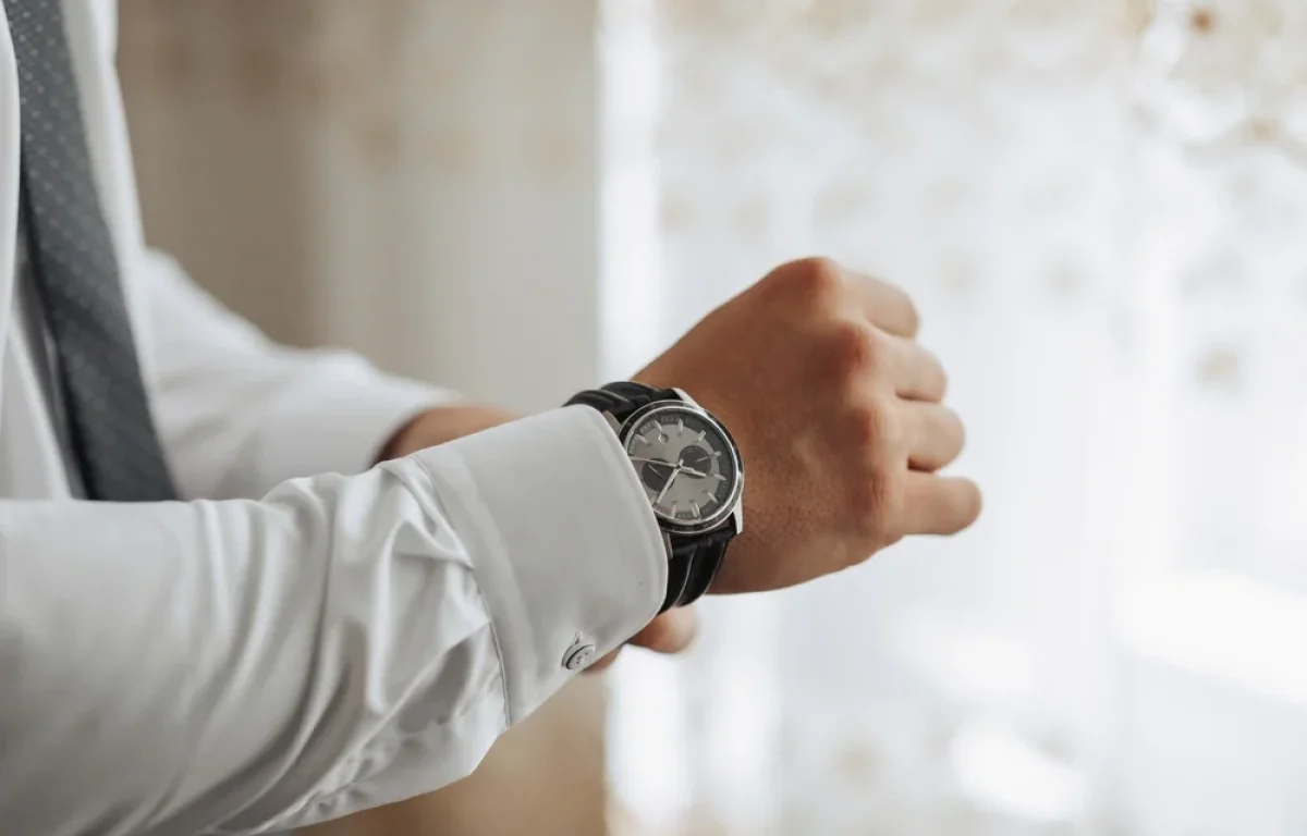 קנה שעון, ואז התברר לו שהוא גנוב. מה עליו לעשות? קנה שעון, ואז התברר לו שהוא גנוב. מה עליו לעשות?