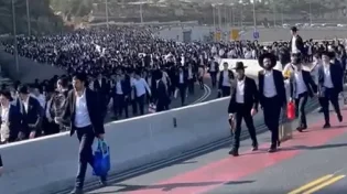 תיעוד: אלפים צועדים רגלית מהכניסה לירושלים ל'עצרת המיליון'