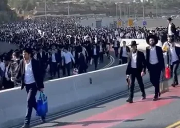 אלפים צועדים רגלית מהכניסה לירושלים ל'עצרת המיליון'