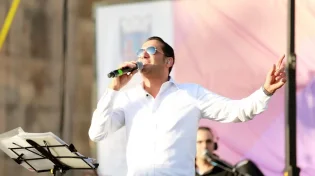 משולחן השבת לאולפן ההקלטות: חיים ישראל משתף איך הפך לשליח בשירה