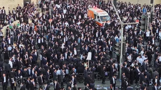 אסון: ילד נהרג כתוצאה מנפילה מגובה בעצרת המיליון