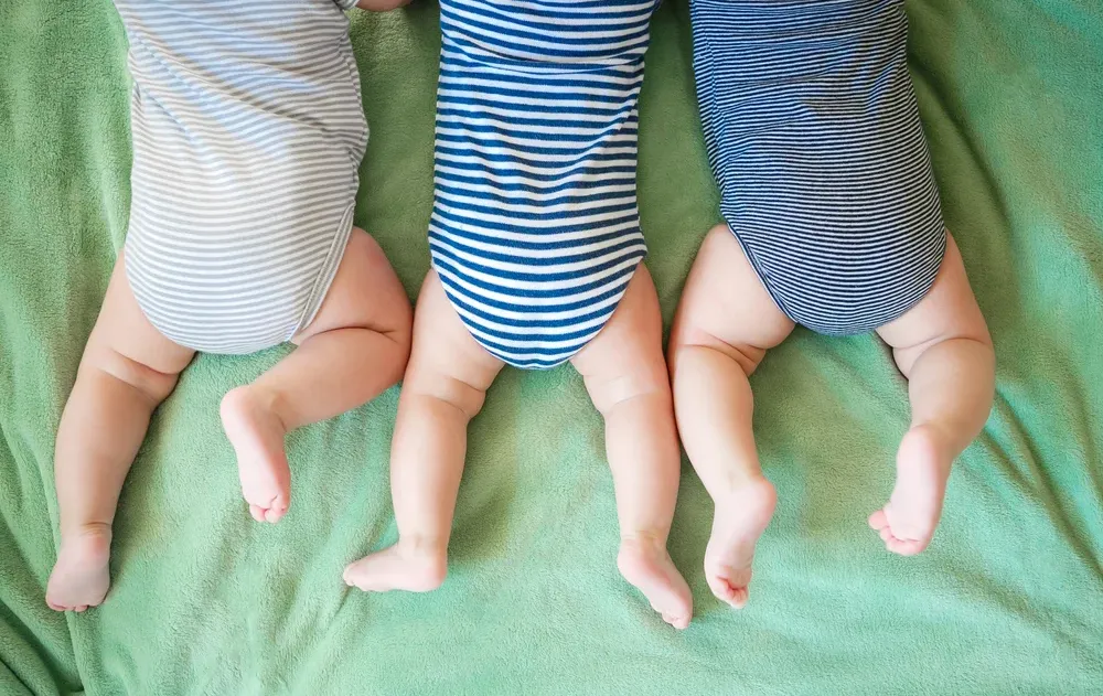 פעמיים נס באותה משפחה: שלישיית תינוקות ניצלה בזכות ניתוח נדיר ברחם