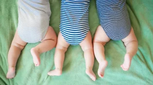 פעמיים נס באותה משפחה: שלישיית תינוקות ניצלה בזכות ניתוח נדיר ברחם