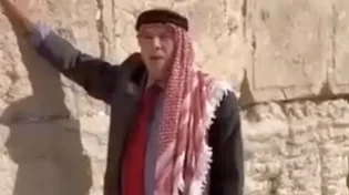 לא תאמינו מי הגיע לכותל: מנהיג שבט ירדני בסרטון מעורר סערה