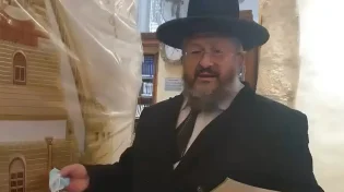 תיעוד: הרב יהודה דרעי זצ"ל בקבר רחל אמנו בעיצומה של מגיפת הקורונה