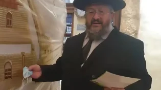 תיעוד: הרב יהודה דרעי זצ"ל בקבר רחל אמנו בעיצומה של מגיפת הקורונה