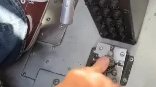 צפו: המטוס העתיק חזר לחיים ועדיין רועם כמו לפני 100 שנה
