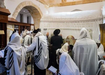 "היא עלתה לשמיים דרך החלון" - הסיפור הנדיר על רחל אמנו שביטלה גזירה קשה "היא עלתה לשמיים דרך החלון" - הסיפור הנדיר על רחל אמנו שביטלה גזירה קשה