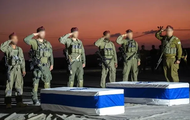 חמאס: שלושה חללים יועברו לידי ישראל - הצלב האדום בדרכו לנקודת המפגש חמאס: שלושה חללים יועברו לידי ישראל - הצלב האדום בדרכו לנקודת המפגש