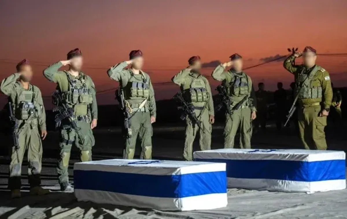 חמאס: שלושה חללים יועברו לידי ישראל - הצלב האדום בדרכו לנקודת המפגש חמאס: שלושה חללים יועברו לידי ישראל - הצלב האדום בדרכו לנקודת המפגש
