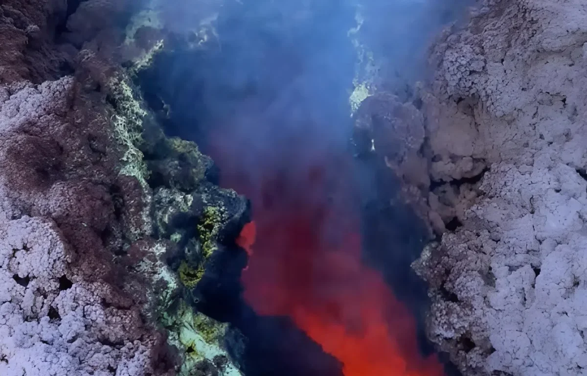 לבה רותחת ויראת שמיים: הר אתנה שוב מתפרץ - ומזכיר לאדם את מקומו