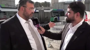 הרב אייל עטיה, מנהל קבר רחל לערוץ 2000: "הילולא היסטורית עם כ100,000 איש"