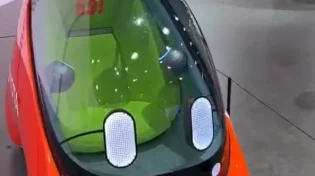 טויוטה חושפת רכב חשמלי מהפכני לילדים | צפו ברכב הקטן שכבש את יפן