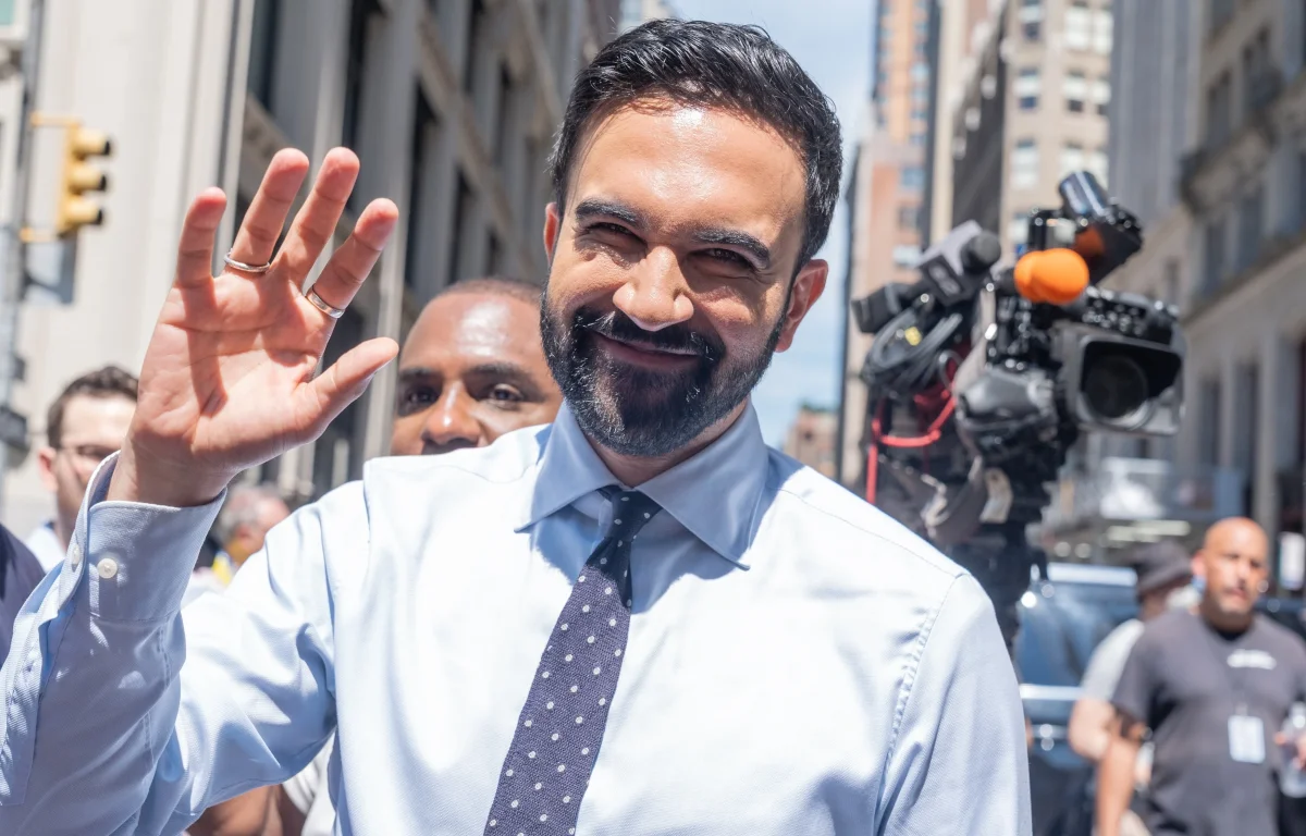 ניו יורק: מהפך ברגע האחרון | טראמפ מביע עמדה, הפער בין המועמדים מצטמצם משמעותית