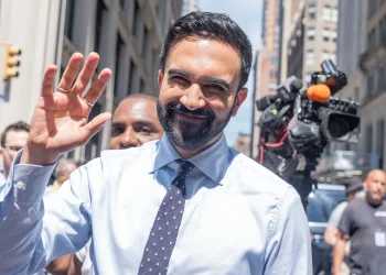 ניו יורק: מהפך ברגע האחרון | טראמפ מביע עמדה, הפער בין המועמדים מצטמצם משמעותית