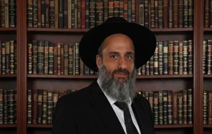 על איזו שתייה לברך קודם? פינתו השבועית של הרב יניב עזיז שליט"א על איזו שתייה לברך קודם? פינתו השבועית של הרב יניב עזיז שליט"א