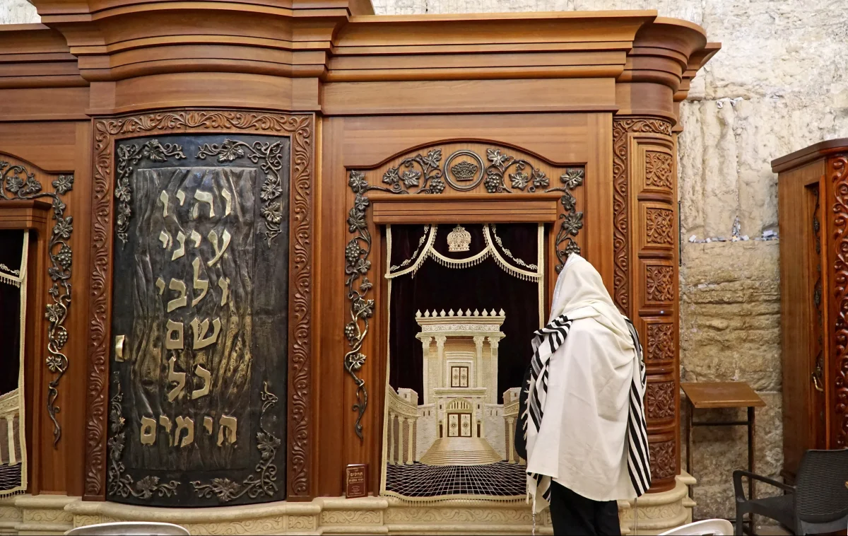 הבטיח לבורא עולם שלא ידבר בבית הכנסת ואז קרה הנס הבטיח לבורא עולם שלא ידבר בבית הכנסת ואז קרה הנס