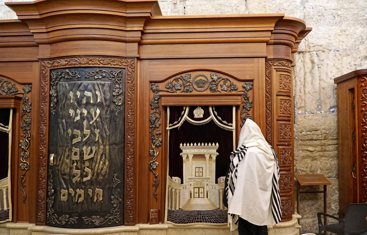 הבטיח לבורא עולם שלא ידבר בבית הכנסת ואז קרה הנס הבטיח לבורא עולם שלא ידבר בבית הכנסת ואז קרה הנס